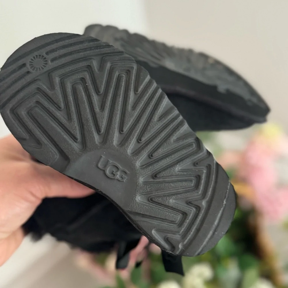 UGG / Mini Bailey 2 Bow Boot ~ Size 7